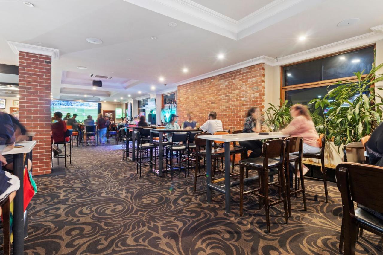 Hotel Queanbeyan Canberra Esterno foto